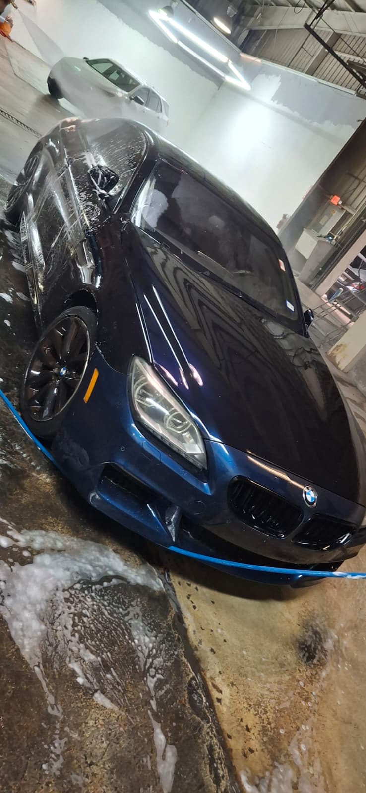 Pintura metálica azul en camioneta